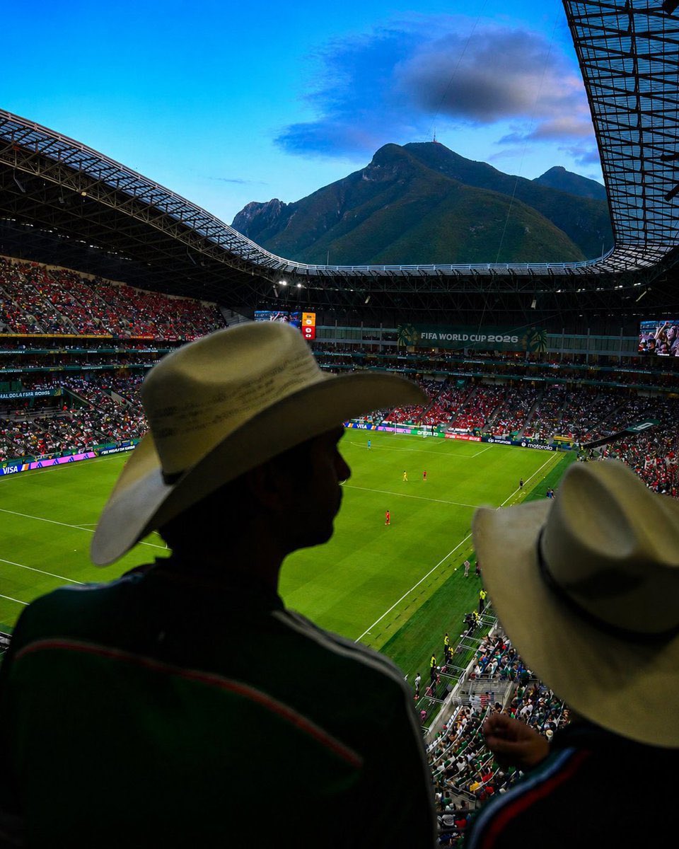 INTERIORPORN1's tweet photo. Visiting the Monterrey Stadium in Mexico is 1000% on my bucket list. https://t.co/QsU9qyyay0