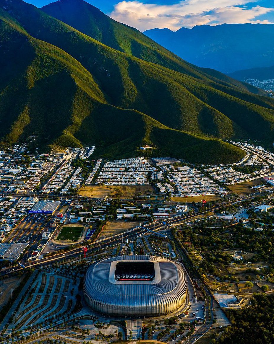 INTERIORPORN1's tweet photo. Visiting the Monterrey Stadium in Mexico is 1000% on my bucket list. https://t.co/QsU9qyyay0