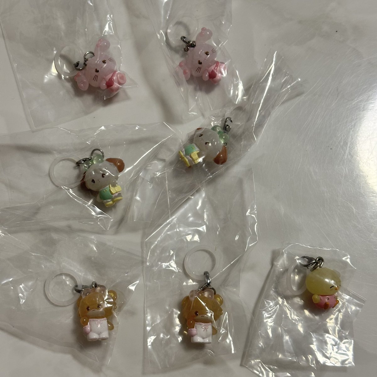 candycandy_mi's tweet photo. 譲：1枚目
求：定価（＋送料）PayPay先払い
2・3枚目から以下の数抱き合わせお願いします。また、400・500は2個換算可です。

キャミー3個
スフレ・モカ2個
パフ1個

都内手渡し可

HUNTER×HUNTER mikko Lilala mode たまごっち ピングー サンリオ  メゾピアノ カービィ Duolingo めじるし マスコット https://t.co/xn3pFGASIN