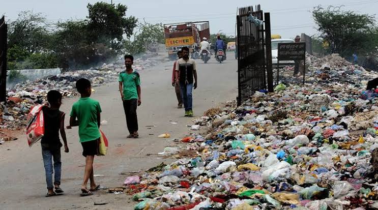 Bombebdg's tweet photo. @scorpion_intel @ajoajoajoaj @LyndonRosser @N0rbertas Oh little buddy, you're way out of your league. 
Enjoy being stuck in some filthy slum without any future. https://t.co/Ar6FVwyJjQ