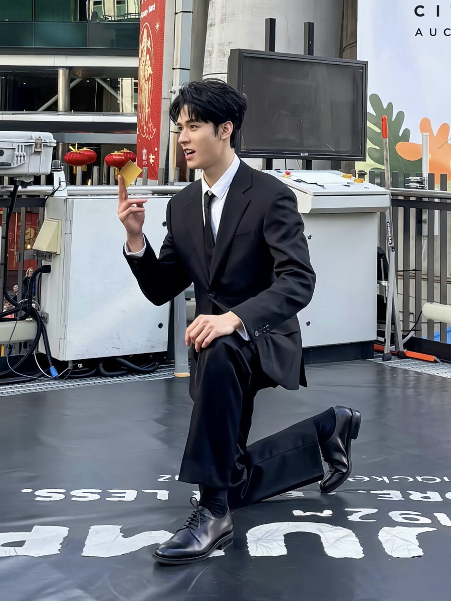 Leestorylee's tweet photo. 龚俊🇨🇳 https://t.co/RafAx2hsIL