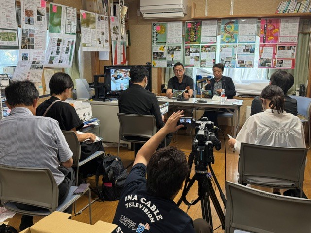 InaValleyFFes's tweet photo. 昨日、記者会見で北村皆雄実行委員長、有賀理事務局次長より伊那VALLEY映画祭の開催概要を発表しました。今回のテーマは「戦争と平和」。 世界で今なお続く戦争について、映画という表現を通して考えていきます。後藤俊夫監督の追悼上映あり。全11作品上映。#伊那VALLEY映画祭 https://t.co/1MX1l1z24o
