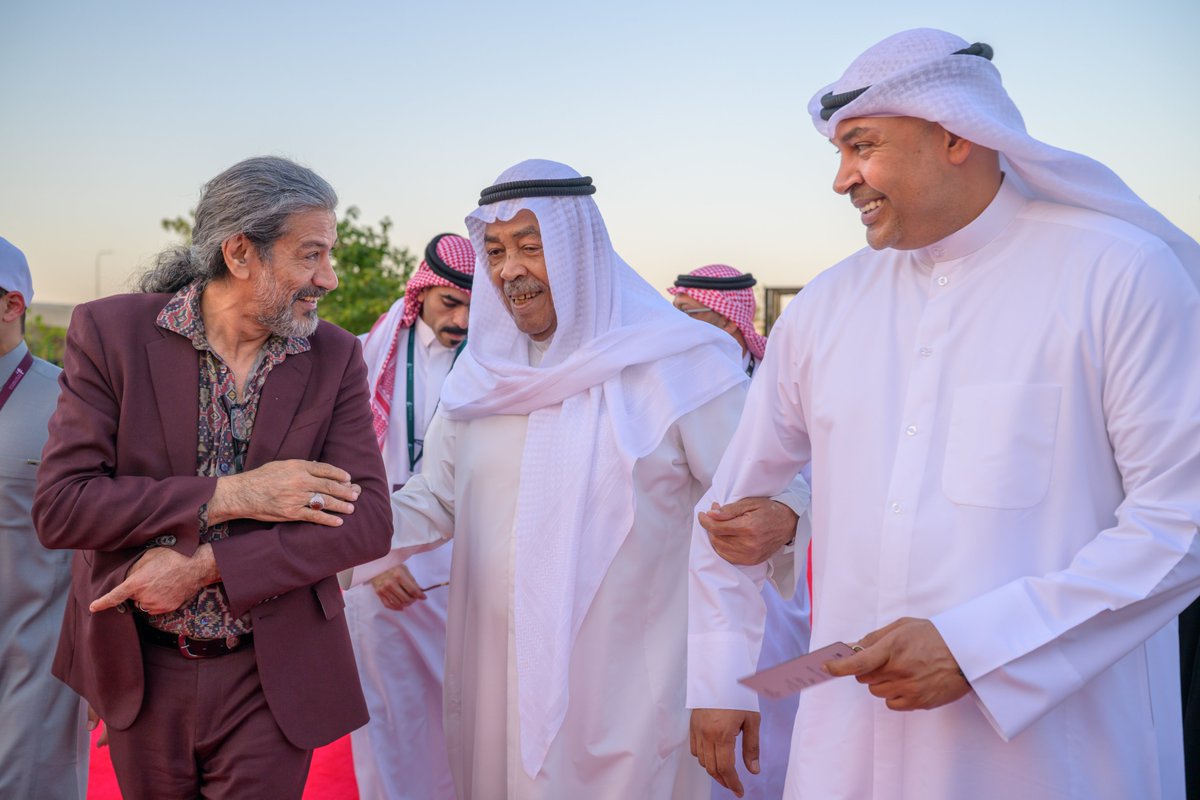 SA_FilmFestival's tweet photo. القامة الفنية.. أيقونة الزمن الجميل،
الفنان القدير سعد الفرج يضيء مهرجان أفلام السعودية✨

#مهرجان_أفلام_السعودية
#كل_حكاية_رحلة https://t.co/avdTJmXgNp