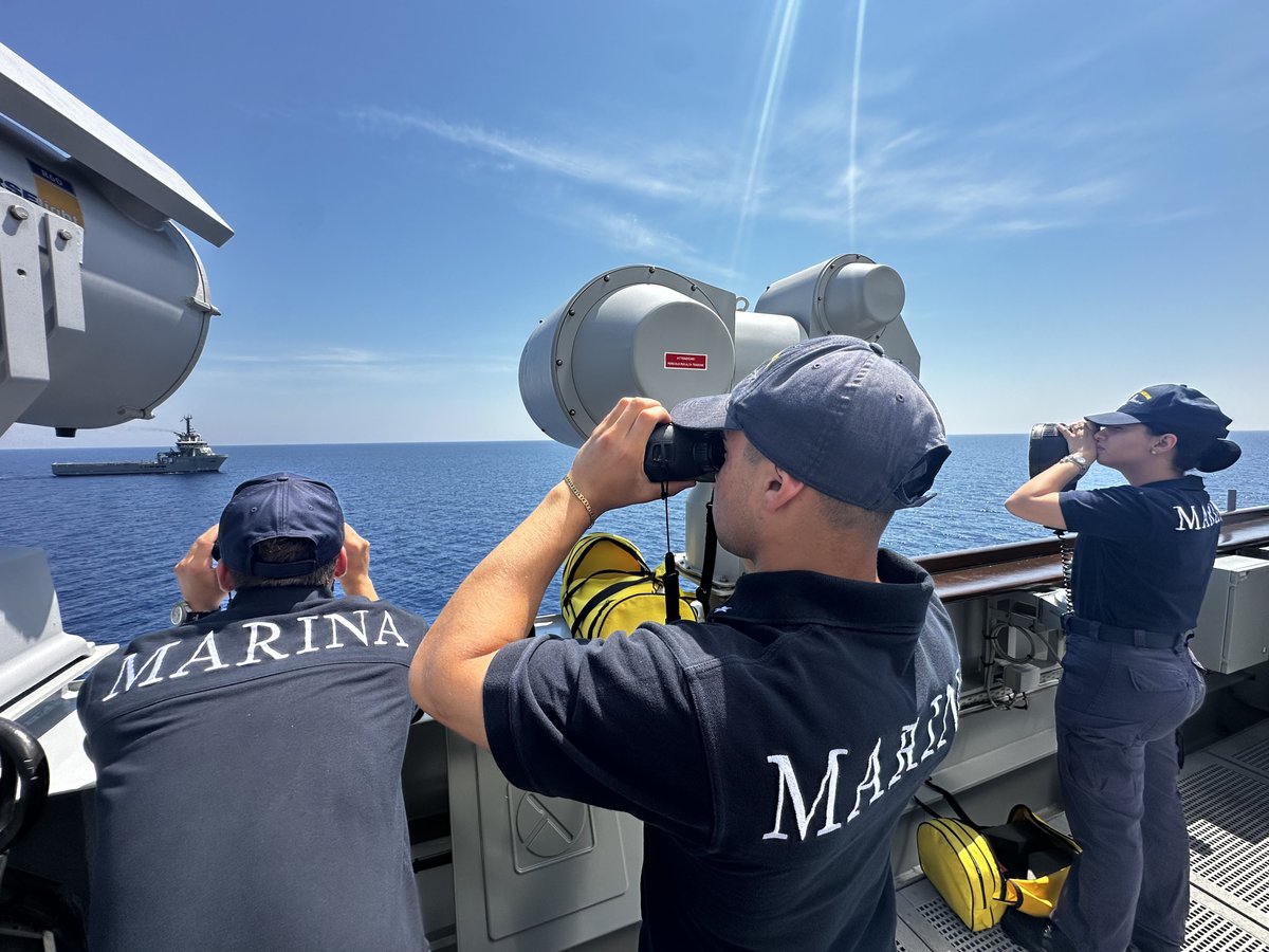 EUNAVFOR_MED's tweet photo. 🌊 Navcomex 202: ITS Morosini 🇮🇹 and HS Atlas I 🇬🇷exchange flashing‑light #MorseCode to farewell crews and coordinate the next step - a precise #boarding exercise certifying full #readiness in TaskForce 464 ⚓️
#Irini4peace #EUdefence https://t.co/1P2w3qnMad