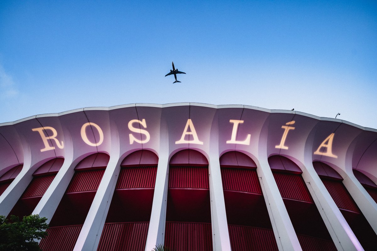 thekiaforum's tweet photo. LUX: LOS ÁNGELES – ROSALÍA NIGHT 2 ✨

(📸: @TimothyNorris / Kia Forum Photos) https://t.co/RSXethUftO
