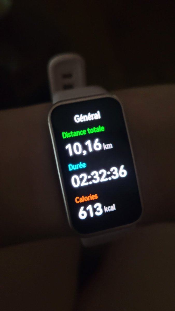 CalsAndSparkles's tweet photo. The moon this morning was so pretty and I got 14k steps in before 7am :3 https://t.co/9M9KYjnaNL