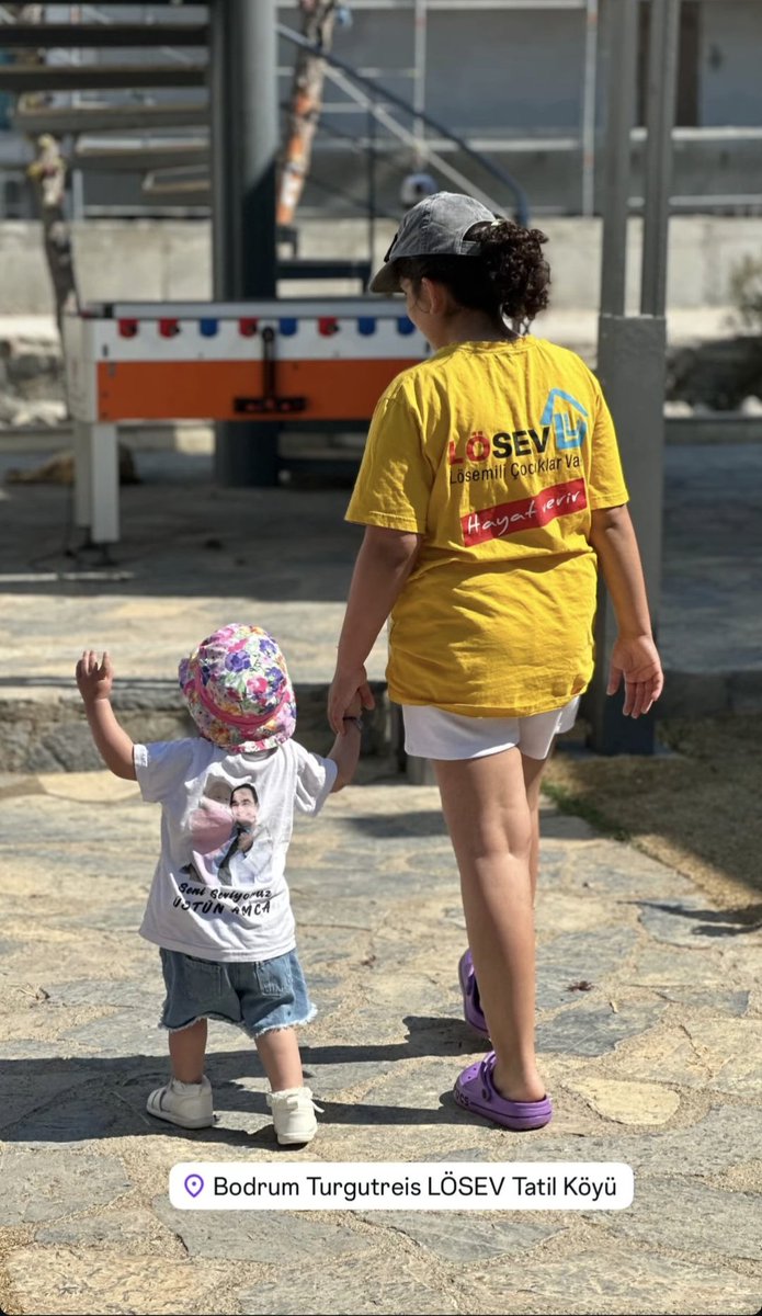 YaseminGrbzog16's tweet photo. Küçük adımlar, büyük umutlar ve el ele yürüyen güzel yürekler... Sevginin ve dayanışmanın iyileştirici gücüne inandığımız, içimizi ısıtan bir an. Paylaştığımız her sevgi bir çocuğun geleceğine ışık olsun. ✨
​#LÖSEV #Umut #HayatVerir
@ustunezer @eylulakcy @losev1998 
@tarkan https://t.co/UlEudNs8Rf