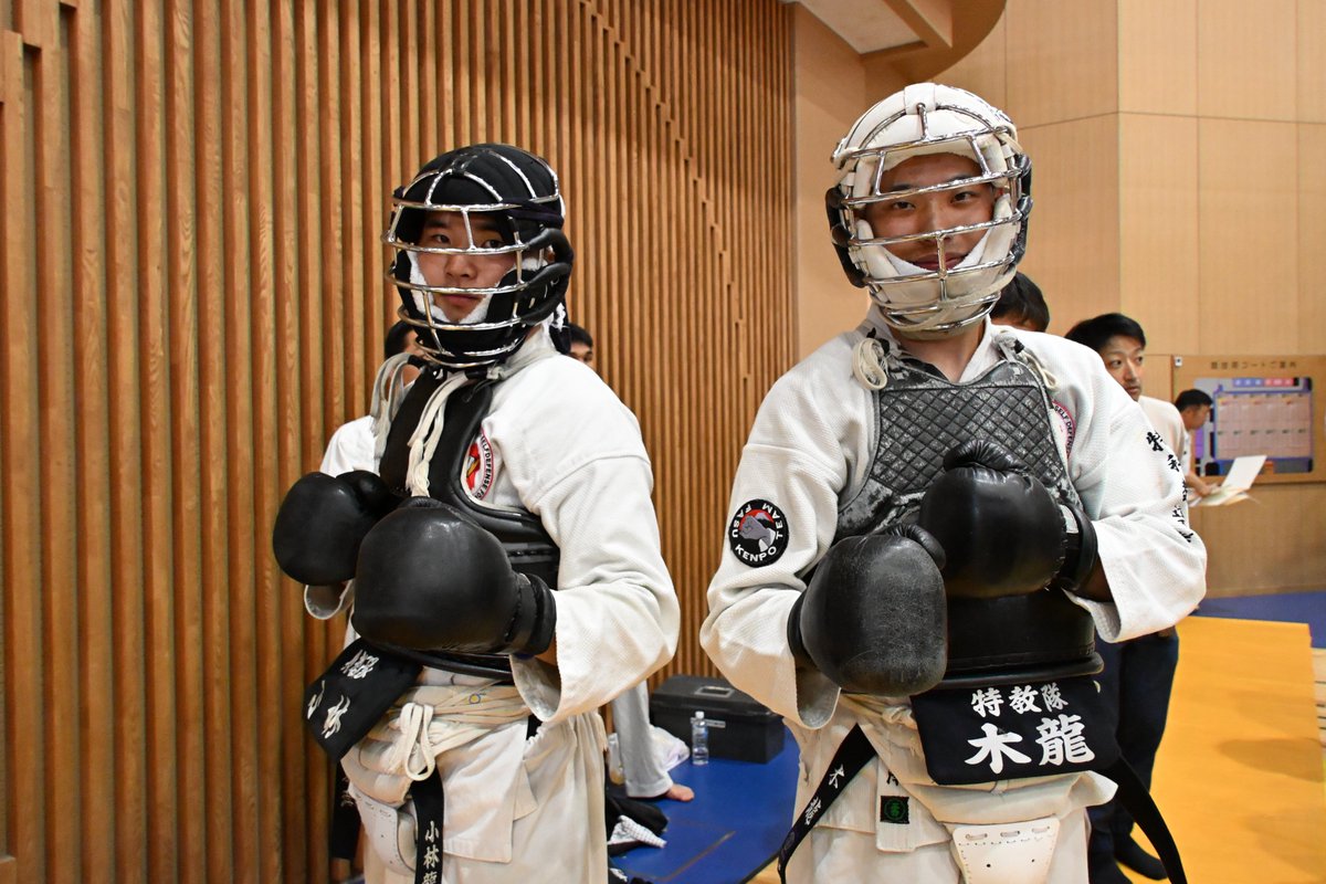 fasu_fsb's tweet photo. 令和８年６月２７日（土）、台風による大雨が迫る中、第２０回全自衛隊拳法富士山大会（体重別団体の部）に参加した#特科教導隊 は、１回戦で海田市支部Ｂに敗れたものの、闘志溢れる姿で最後まで諦めずに戦い抜きました。参加した隊員の今後益々の努力・奮闘に期待します。 https://t.co/q8HQpYzepq