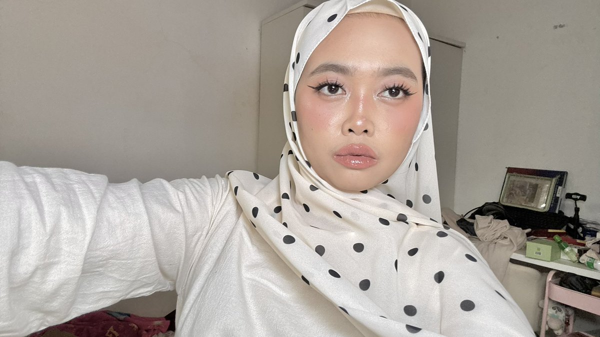 beautiaf's tweet photo. I LOOOVEEEE MUTED BROWN LIPS.🧸🤎

here’s my go-to muted brown lips with juicy &amp; healthy finish. using the same LIP GLOSS from local brand.😉🫶🏻 https://t.co/S6pGy4EbHa
