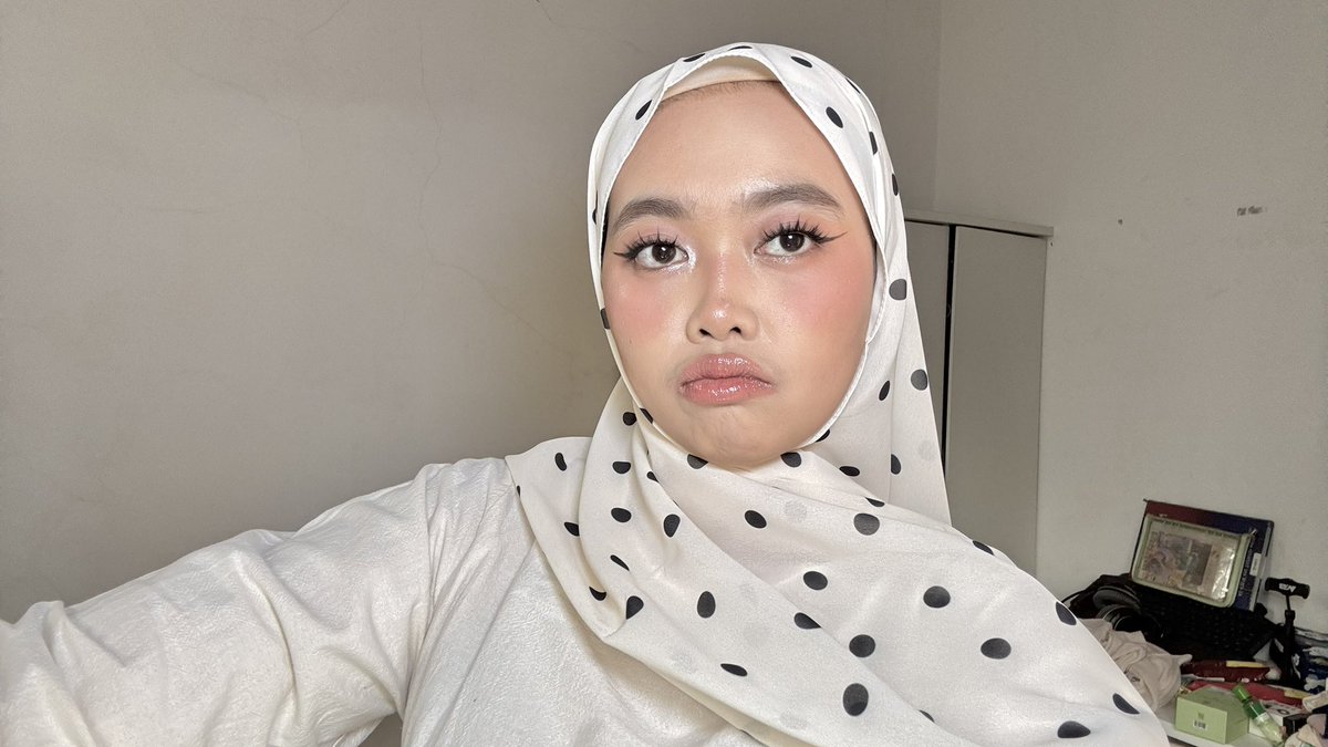 beautiaf's tweet photo. I LOOOVEEEE MUTED BROWN LIPS.🧸🤎

here’s my go-to muted brown lips with juicy &amp; healthy finish. using the same LIP GLOSS from local brand.😉🫶🏻 https://t.co/S6pGy4EbHa