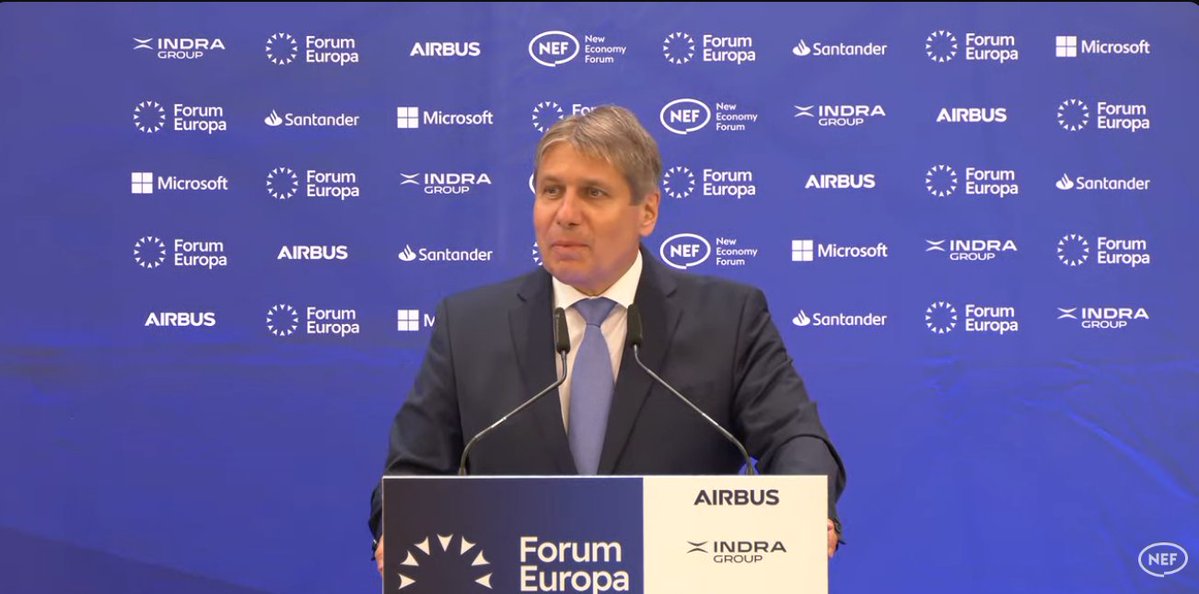 NewEconomyForum's tweet photo. 🎙️Markus J. Beyner highlights some of the most important professional achievements of @mwitucki 

🗣️"It is remarkable how successful some of these countries have been, and a lot of things must have been done right", says about Poland in the Presidency of @BusinessEurope 

🎙️"Please join me in welcoming the new president of @BusinessEurope

📺Watch it live👇
https://t.co/QyJKucKkS3