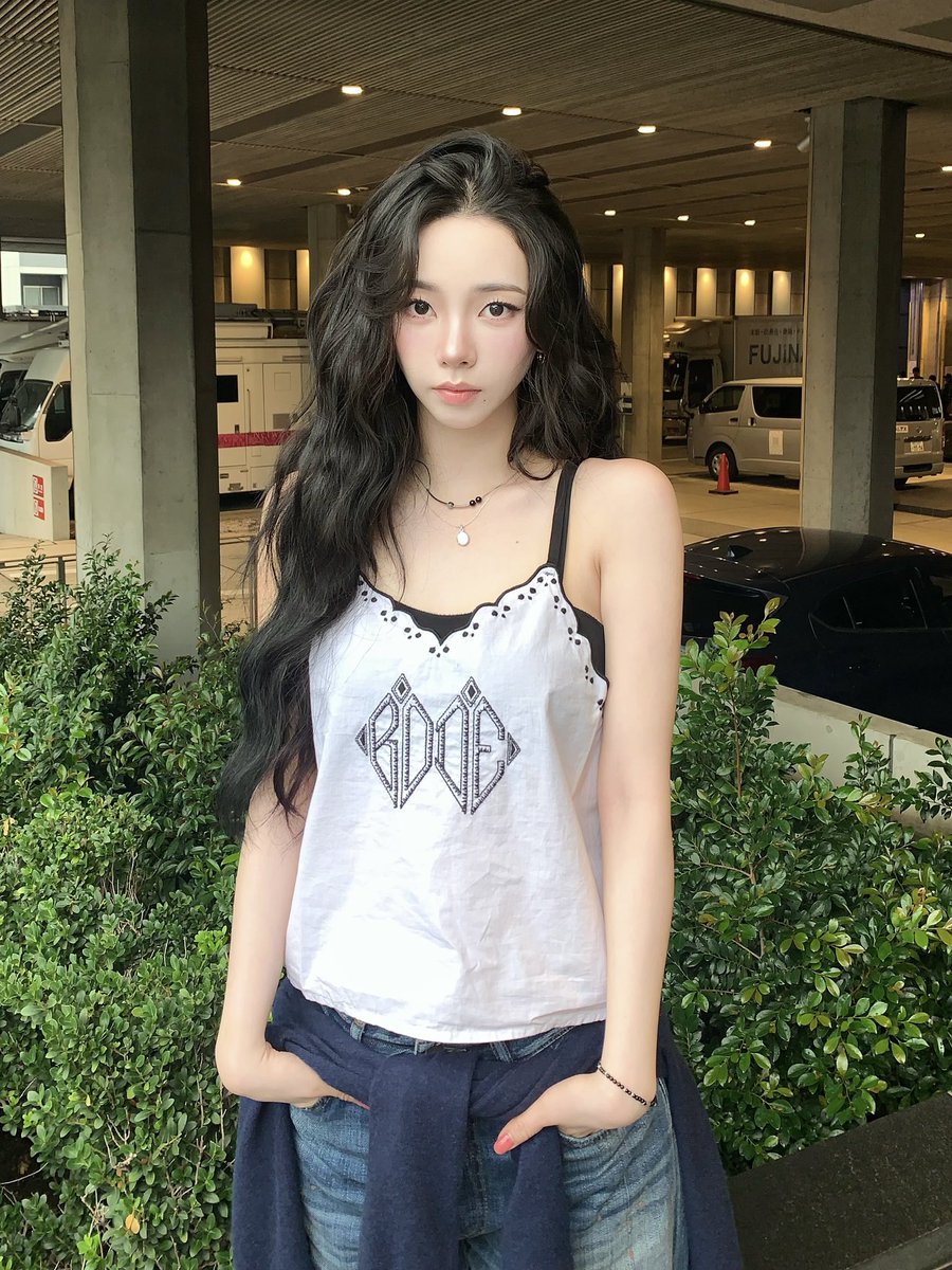 ujiminphoria's tweet photo. EXCUSE ME KARINA??!? DAMN SHE LOOKS SO GOOD https://t.co/8Q3qTzd55N