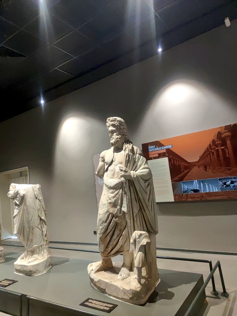 Frknmthn's tweet photo. Roma dönemine ait kalıntılar. Bugünde fazlasıyla kültürlendik 😄 #müze https://t.co/OLqSPhC4xH