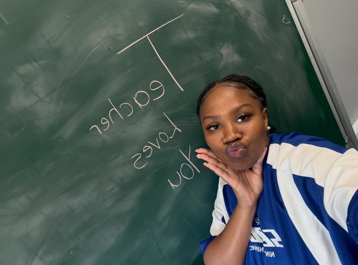 __T_touch's tweet photo. Bassie balancing being a teacher and being a musician 🔥🔥 https://t.co/YHKPzdeUIP