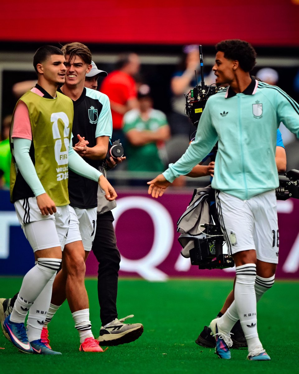 losclive's tweet photo. 🇧🇪 𝑩𝒆𝒍𝒈𝒊𝒒𝒖𝒆 3️⃣-2️⃣ 𝑺𝒆́𝒏𝒆́𝒈𝒂𝒍 🇸🇳

Remontada et qualification après prolongation pour la Belgique de Thomas Meunier, entré à la 78ème minute et auteur d’une passe décisive, Nathan Ngoy et Matias Fernandez-Pardo, restés sur le banc pour ce match 👏

Ils se qualifient pour les huitièmes de finale de la Coupe du Monde et affronteront les États-Unis au prochain tour 🇺🇸👊