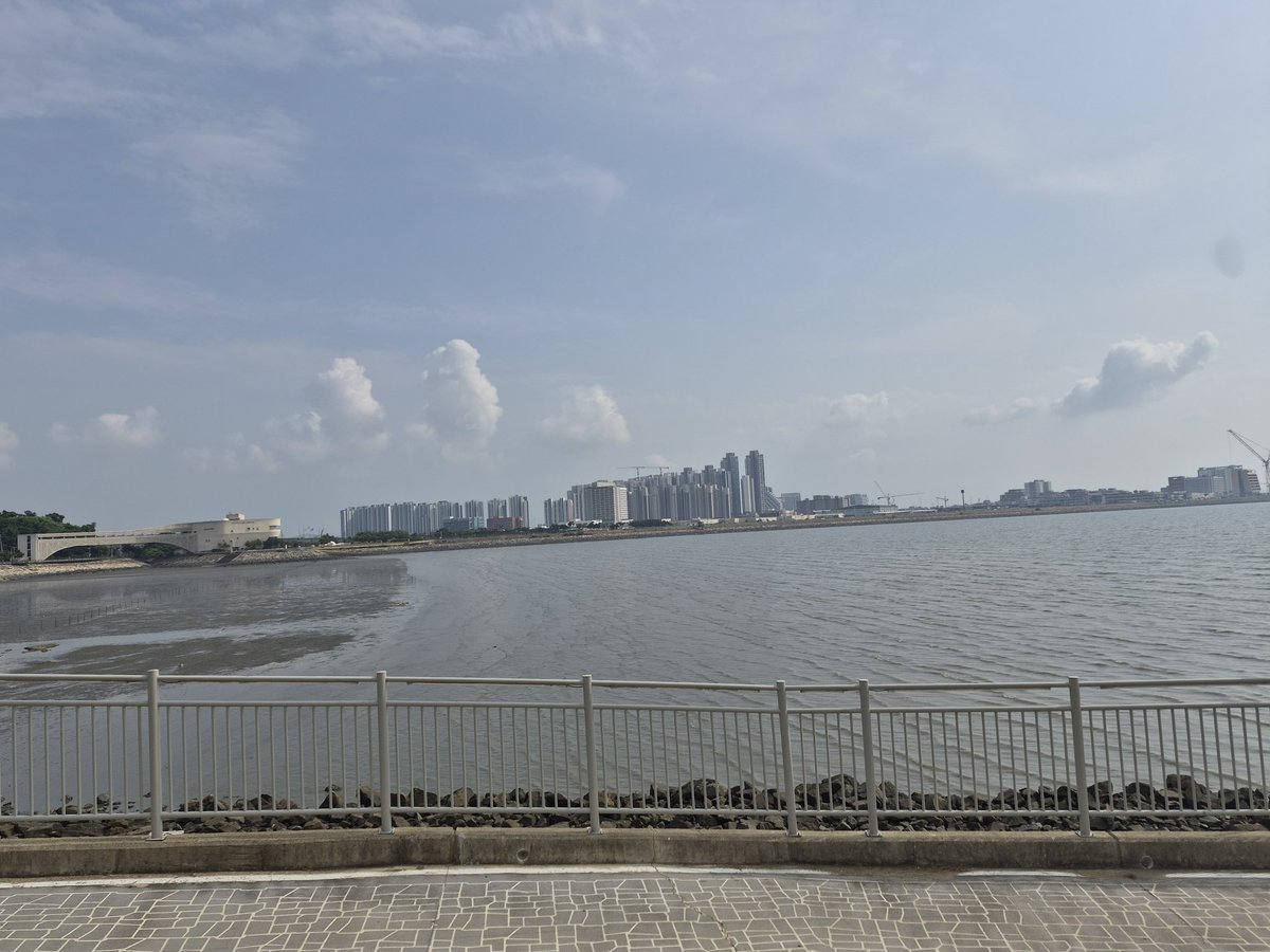 Alicecchan0510's tweet photo. 海に来ました~ https://t.co/okTklZApTP
