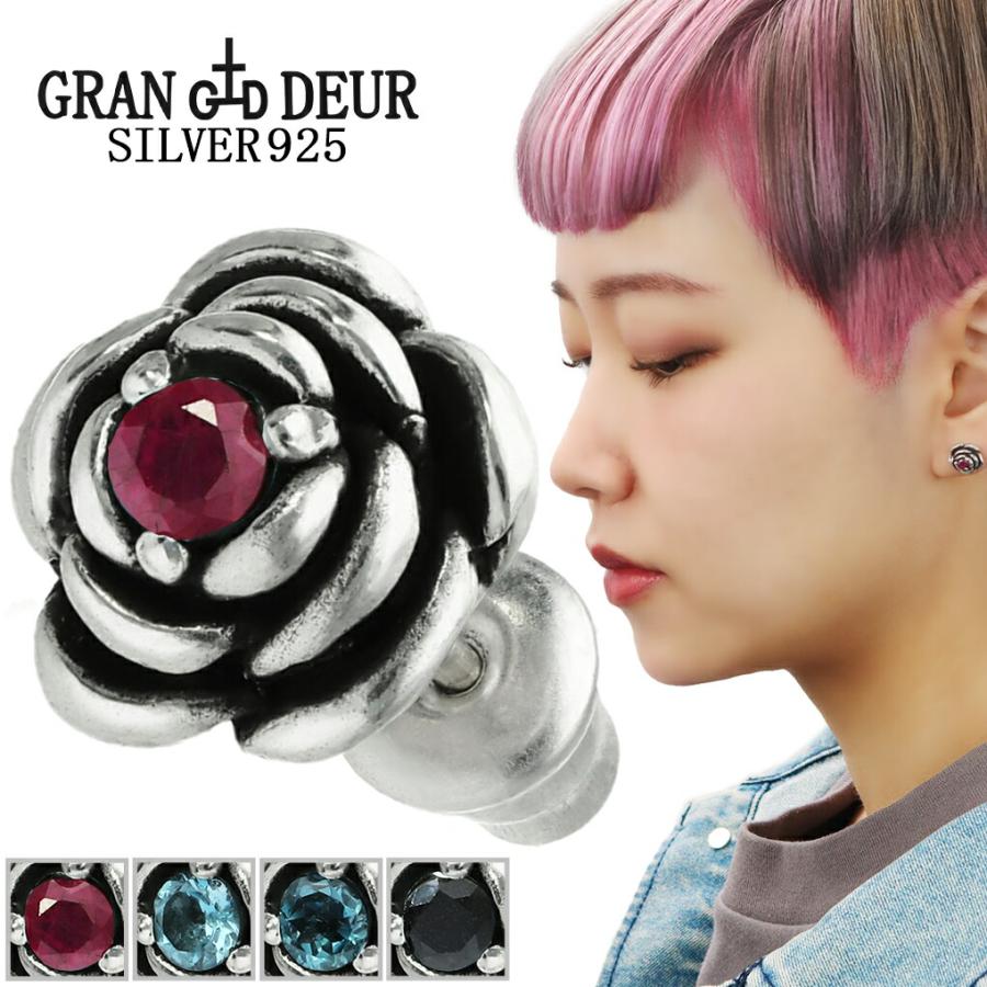GRAN DEUR】耳元に咲く、気高きシルバーの薔薇 立体的に重ねられた薔薇