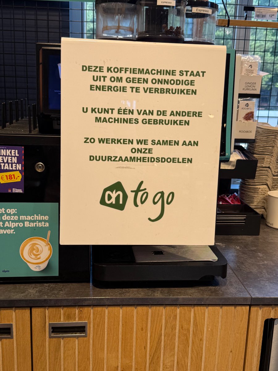 arnowellens's tweet photo. Tijdens de spits in Apeldoorn. De groene religie doet gekke dingen met een brein. Je zou ook een in plaats van drie apparaten kunnen bestellen en laten leveren in plaats van er twee uitzetten, dat bespaart meer. Maar deugpronken is tegenwoordig belangrijker dan logica. https://t.co/xmktooQZs8