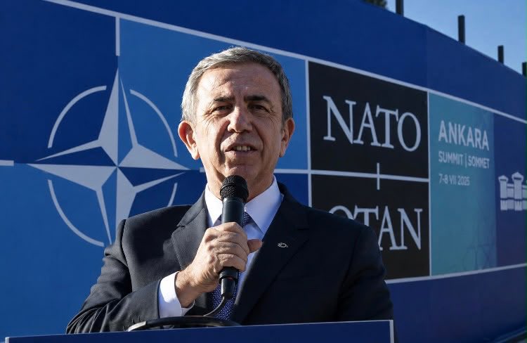 tmuhalefet9's tweet photo. Mansur Yavaş, Epsteinci pedofili NATO’cular gelecek diye yapılan hazırlıklardan memnun!

Ankara’da NATO Zirvesi hazırlıkları kapsamında alınan önlemlere ve yürütülen çalışmalara destek veren Mansur Yavaş, iktidarla kurdukları iş birliğinden duyduğu memnuniyeti, “İlgili kamu kurumlarıyla yıllardır özlemini çektiğimiz koordinasyonla çalıştık.” sözleriyle dile getirdi!