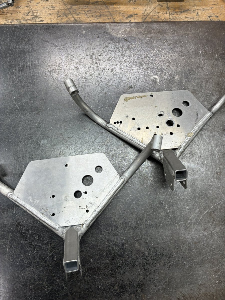 M7_project's tweet photo. NSR50のアルミメーターステー(φ14.φ16)の修正出来た😗
曲がって無さそうに見えるけど、それなりに曲がってた🫣 https://t.co/uSrN1OIddb