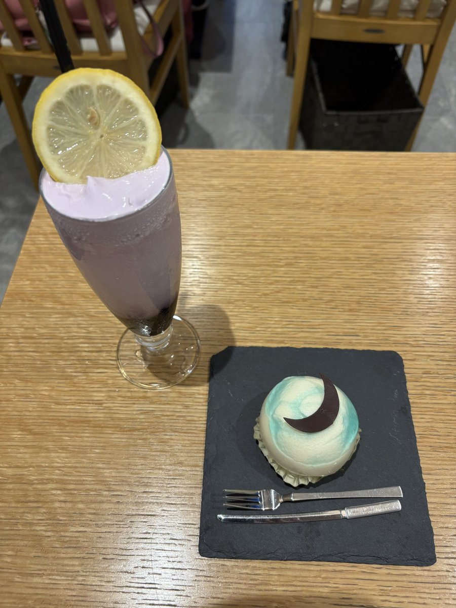 narumi6868's tweet photo. 万屋かふぇ行って来ました😊ケーキ2個はキツイな😅 https://t.co/xSTgECR1P7