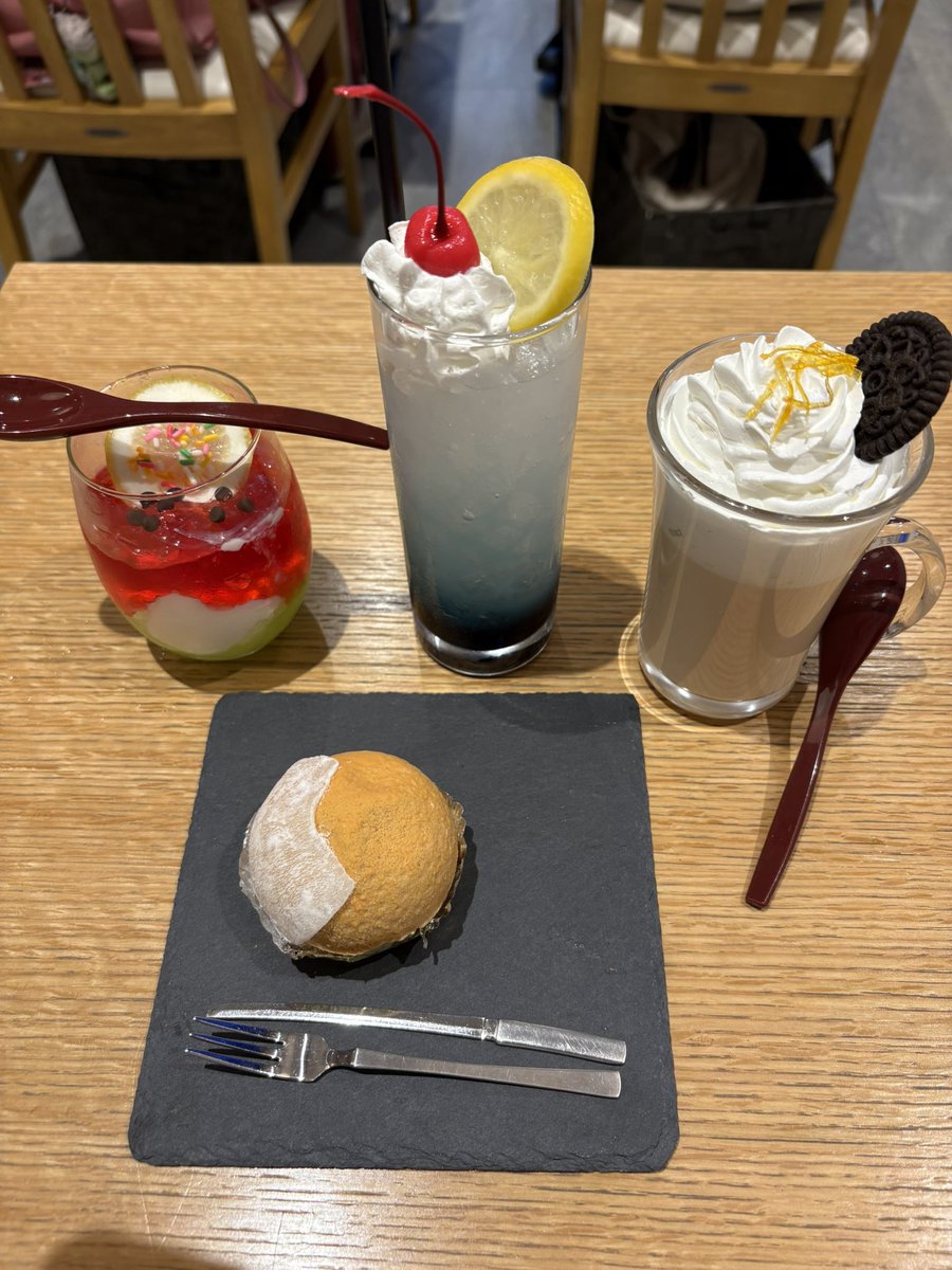 narumi6868's tweet photo. 万屋かふぇ行って来ました😊ケーキ2個はキツイな😅 https://t.co/xSTgECR1P7