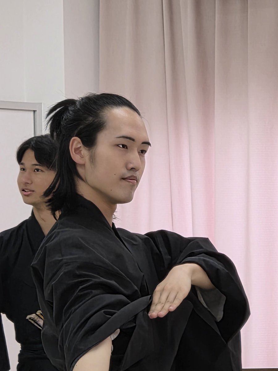 RyuRey03's tweet photo. 昨日は、日舞のWSでした！
ブラッシュアップしたり新たに覚えたりと濃密な１日でした……！

明日からまた忙しくなるので……もっともっと頑張らねば……！

#なとりプロダクション
#着物
#日舞  
#俳優
#役者 https://t.co/TrqHkbMhES