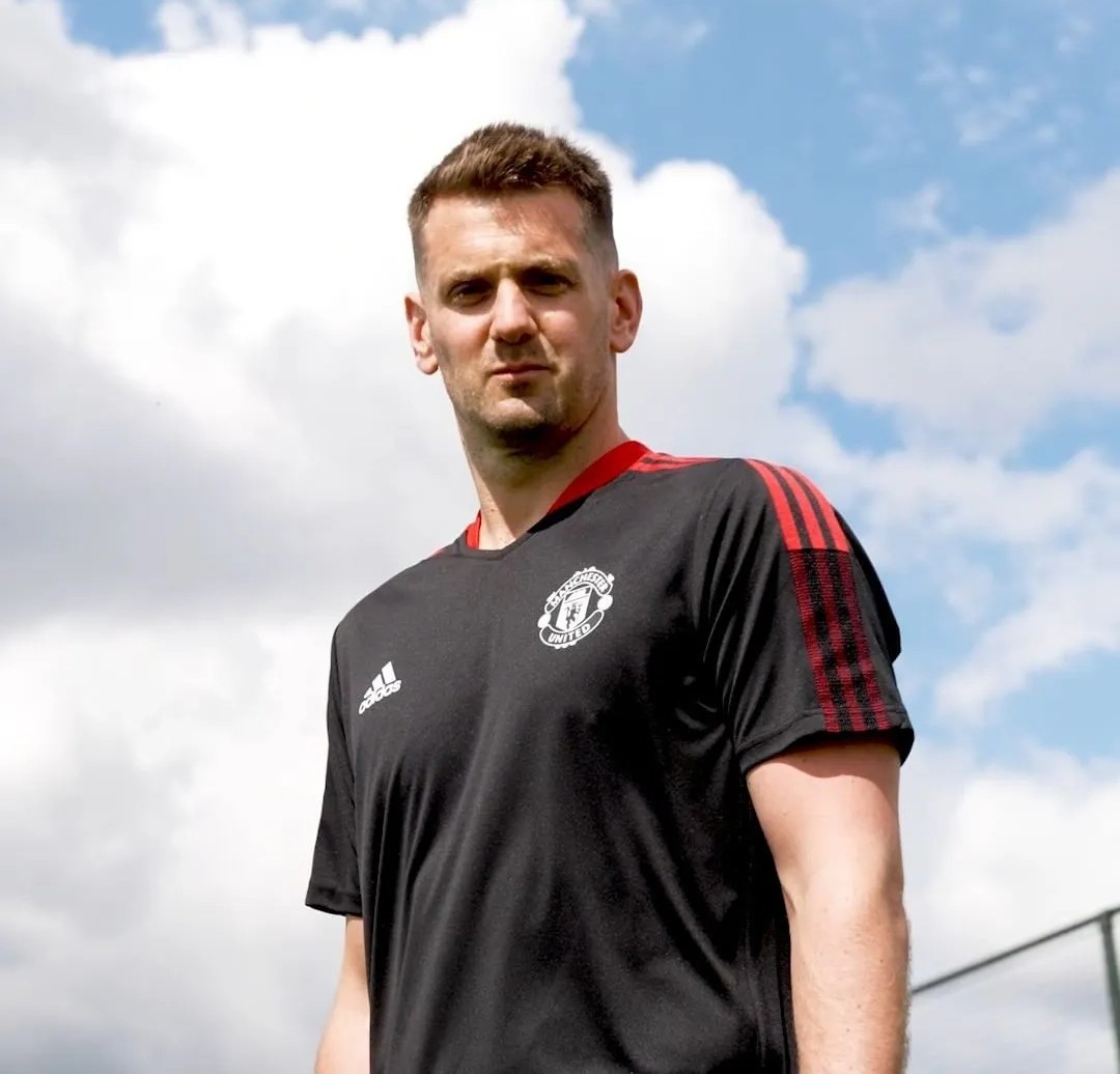 Unitedfans2023's tweet photo. Tom Heaton signed for Manchester United on this day in 2021, 11 years after leaving the club.
#MUFC #TomHeaton https://t.co/W8brEgIiJY