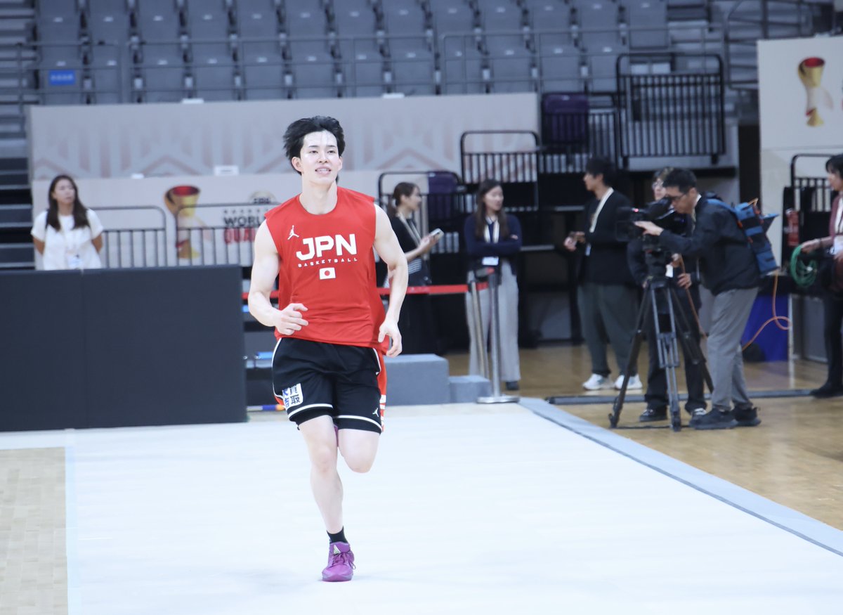 basket_count's tweet photo. 【#AkatsukiJapan】@JAPAN_JBA @FIBAWC
明日のW杯アジア予選 vs中国戦を控え、バスカン特派員が無事開催地の瀋陽に到着しました。桶谷ヘッドコーチが「合宿から6人から4人に絞る」と宣言していたポイントガードは写真の4選手が現地入り。ここから3人がロスター入りする予定です。 #FIBAWC #StepItUp https://t.co/EfOdYNnpJw