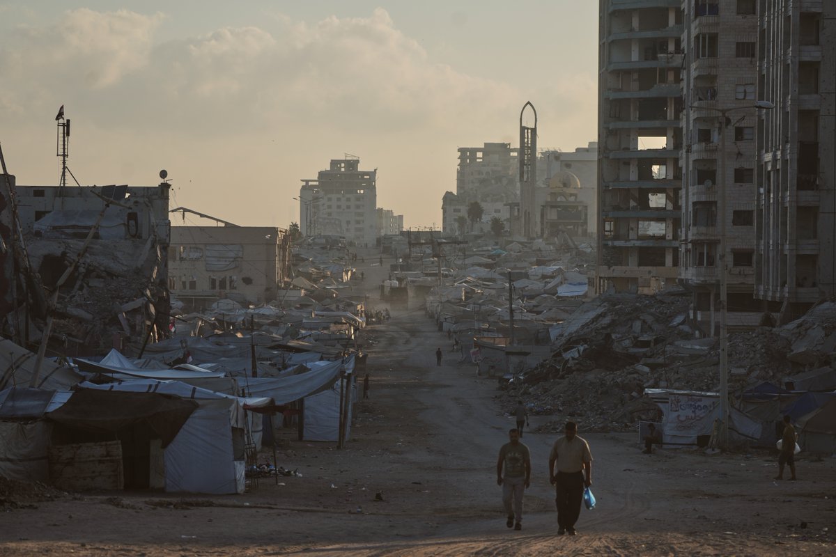 AJEnglish's tweet photo. It’s been 1,000 days since Israel’s genocidal war on Gaza began, after the October 7, 2023 attacks on Israel.

Here is a look at the situation https://t.co/EZb3NppY5h https://t.co/PVgefCOMDG