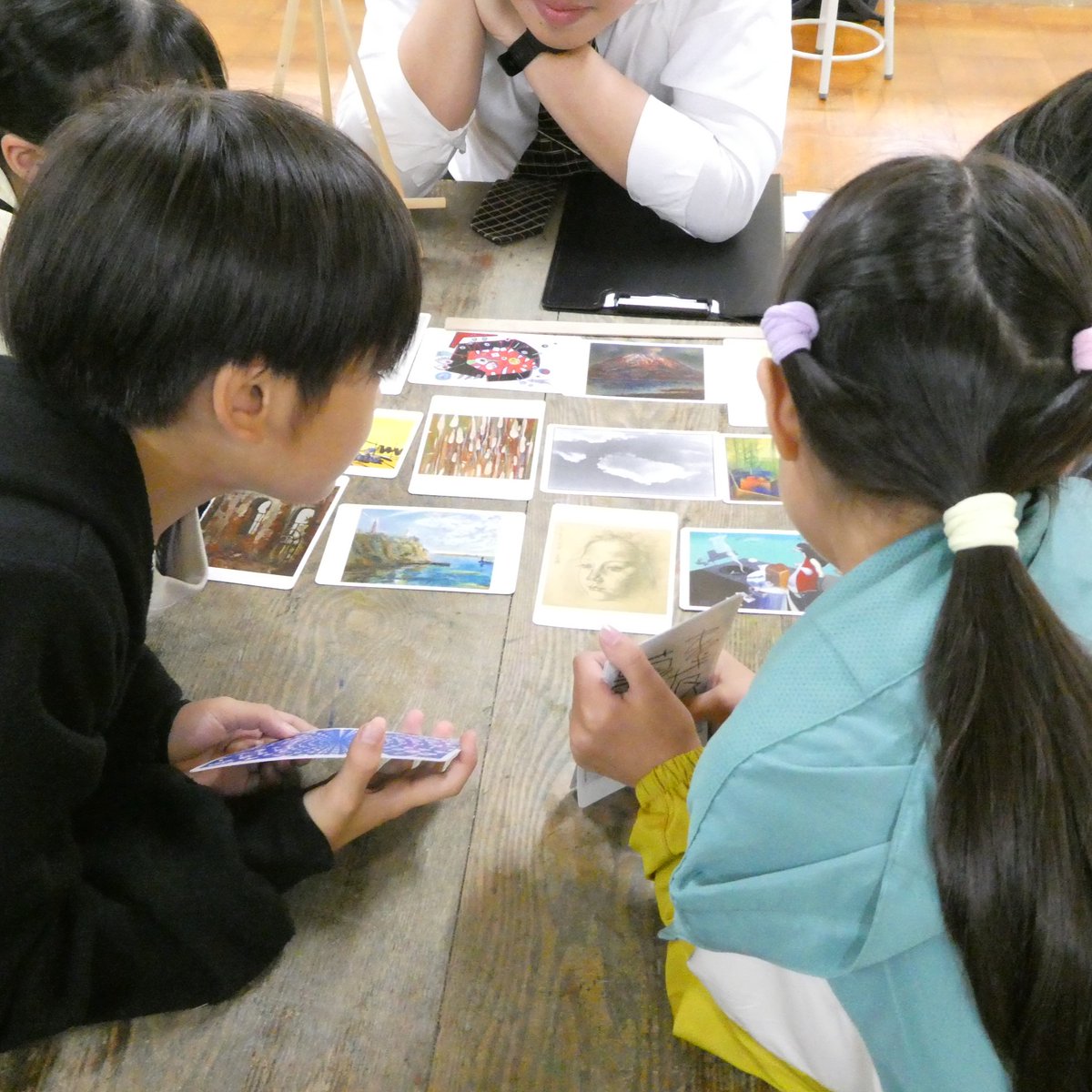 GSakadou's tweet photo. 【法典西小学校で「ふなばしアートカード」を使った「対話型鑑賞教室」7/2開催】
同授業は小学5年生を対象に船橋市民ギャラリーが図工鑑賞の授業として行っているもので、特に、学校での実施に特化した船橋市オリジナルの対話型鑑賞の授業です。
（これまで15校実施　詳細はHP参照） https://t.co/MO4YKYqrEw