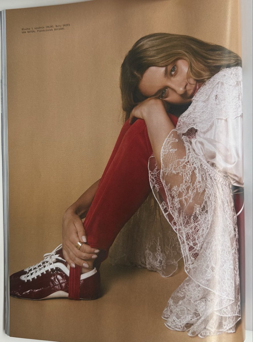 madamemagda1's tweet photo. So cool to see Maja Chwalinska in Vogue Polska ❤️🎾🇵🇱 https://t.co/znAUEaXY0Q