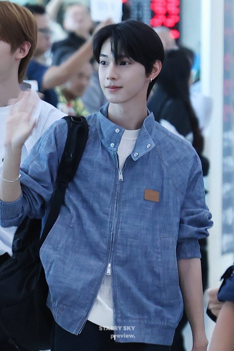 StarrySky_liyu's tweet photo. 260702 대만 도착

#최립우 #CHUEILIYU 
#립우 #崔立于 
#FLAREU #플레어유 https://t.co/JQlddOED7T