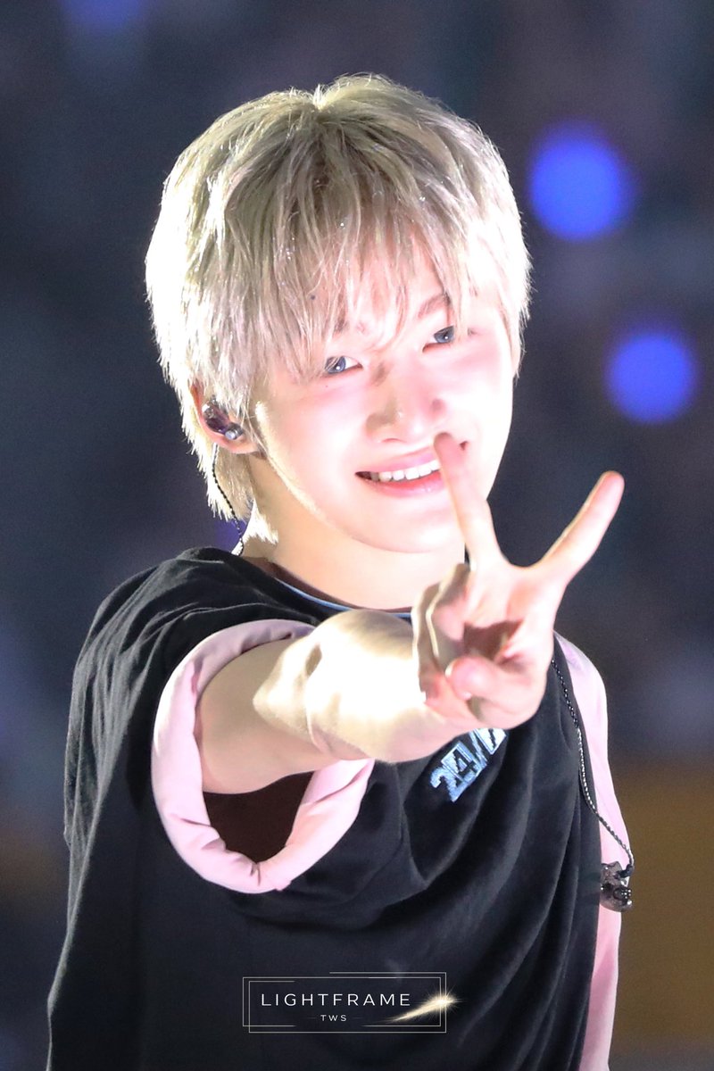 LIGHTFRAME__'s tweet photo. 2026 TWS TOUR '24/7:FOR:YOU' IN SEOUL
해피 강아지훈 😊🐶

#지훈 #JIHOON
#TWS #투어스 #247WithUs https://t.co/mmVZTohxes