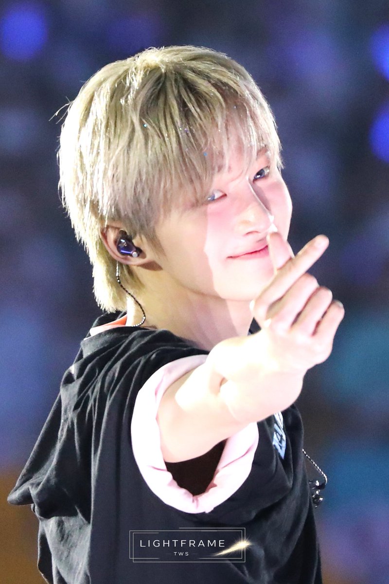LIGHTFRAME__'s tweet photo. 2026 TWS TOUR '24/7:FOR:YOU' IN SEOUL
해피 강아지훈 😊🐶

#지훈 #JIHOON
#TWS #투어스 #247WithUs https://t.co/mmVZTohxes