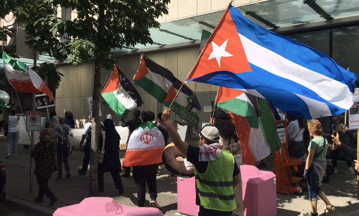 QuteMike's tweet photo. Vancouver Granville Protests, rally for free 🇵🇸,stop block 🇨🇺,stand with Iran👊 前几天在温哥华街头拍的声援巴勒斯坦 古巴和伊朗游行 https://t.co/CJ8wSQY5lE