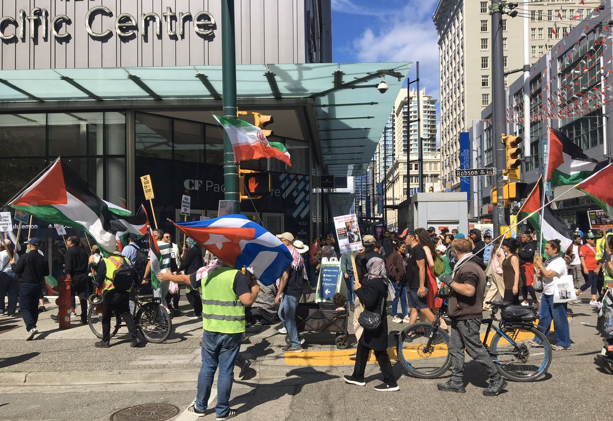 QuteMike's tweet photo. Vancouver Granville Protests, rally for free 🇵🇸,stop block 🇨🇺,stand with Iran👊 前几天在温哥华街头拍的声援巴勒斯坦 古巴和伊朗游行 https://t.co/CJ8wSQY5lE
