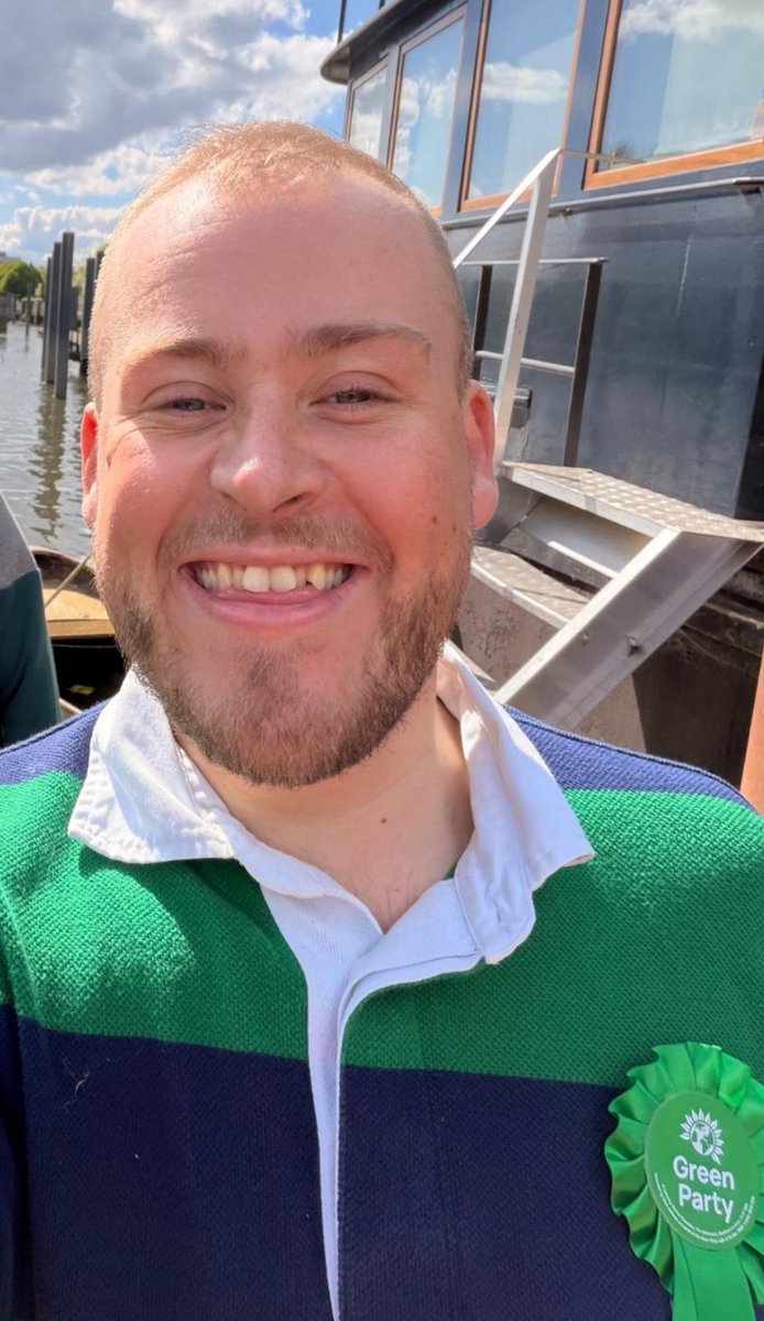 IcedConfection's tweet photo. @London_W4 He needs to see a dentist as a matter of urgency https://t.co/whRkz0gGbO
