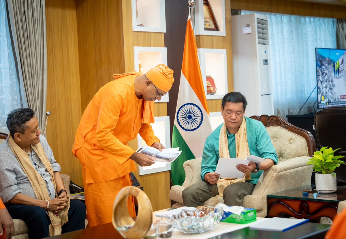 pasang_sona's tweet photo. Had a meaningful discussion with a delegation from the Ramakrishna Mission led by Revered Swami Bodhasarananda Ji, Assistant General Secretary, Ramakrishna Mission, Belur Math alongside Hon'ble CM Shri @PemaKhanduBJP Ji.

The meeting focused on the establishment of Institutes of Higher Education at Aalo and Narottam Nagar, which will mark a significant step towards expanding quality higher education opportunities in Arunachal Pradesh.

Ramakrishna Mission has a long and respected legacy of educational and social service in the State, and the proposed institutions are expected to contribute immensely to academic excellence, value-based education, and the holistic development of our youth.
