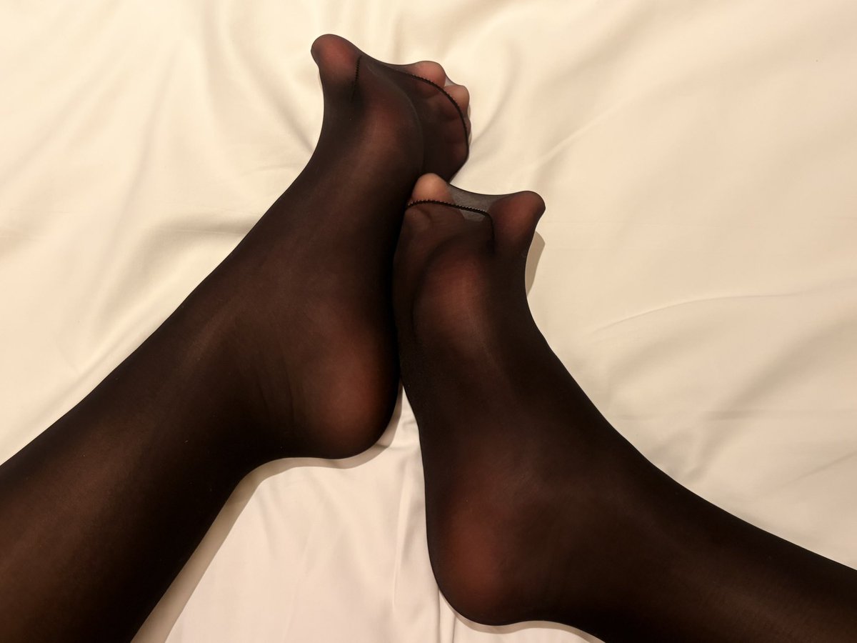 AshimotoHimitsu's tweet photo. #靴下 #靴下フェチ #靴脱ぎ #足裏 #ストッキング #タイツ #美脚 #脚フェチ #pantyhose #stockings #nylons https://t.co/2a6e99EXgl