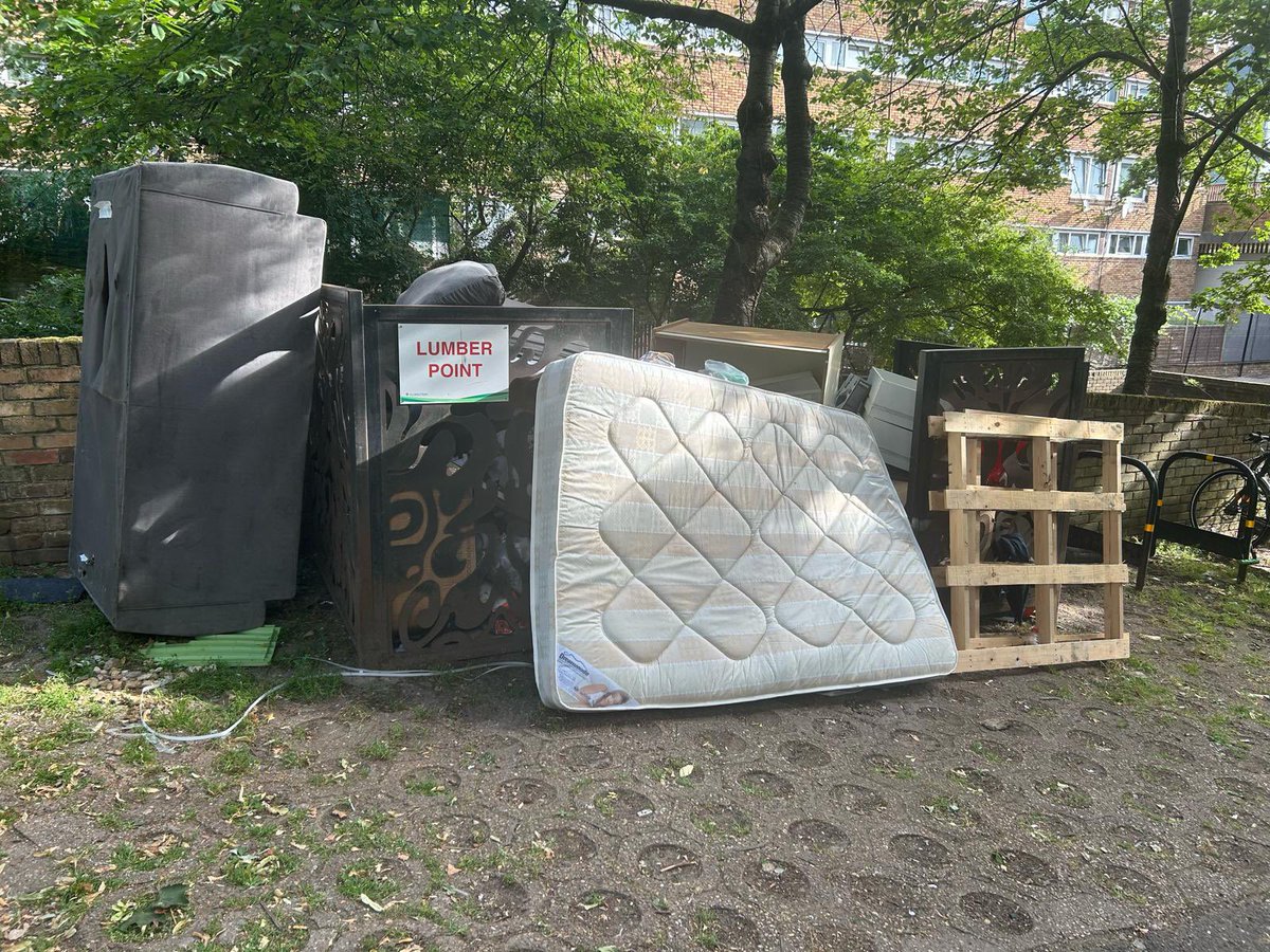 thesoberrabbit's tweet photo. @IslingtonBC @jeremycorbyn @islingtongztte This morning https://t.co/eGNo8GXPhN