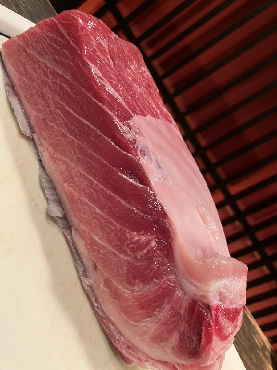ZkrD8v's tweet photo. いつも美味しく健やかに！
さぁさぁ今日は天然本鮪たべませんか？うまいよー！
#フィクションよりも青々　コラボイベント始まってます
かいねちゃんイチオシはカツオカレー
ひびきさんイチオシはシメサバ香味野菜マリネ
色々監修していただきました
是非ご賞味くださいね
#あゆの家で晩酌 https://t.co/4Kl5Njhnbs