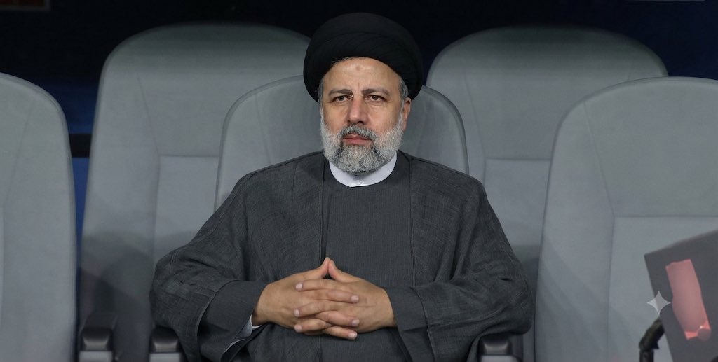 Gerduo's tweet photo. وقتی می‌فهمی به بهانه‌ی رهبر شدن مجتبی خامنه‌ای خوراک خرس شدی، ولی قالیباف رهبر شده. https://t.co/HcY4jY2MTg