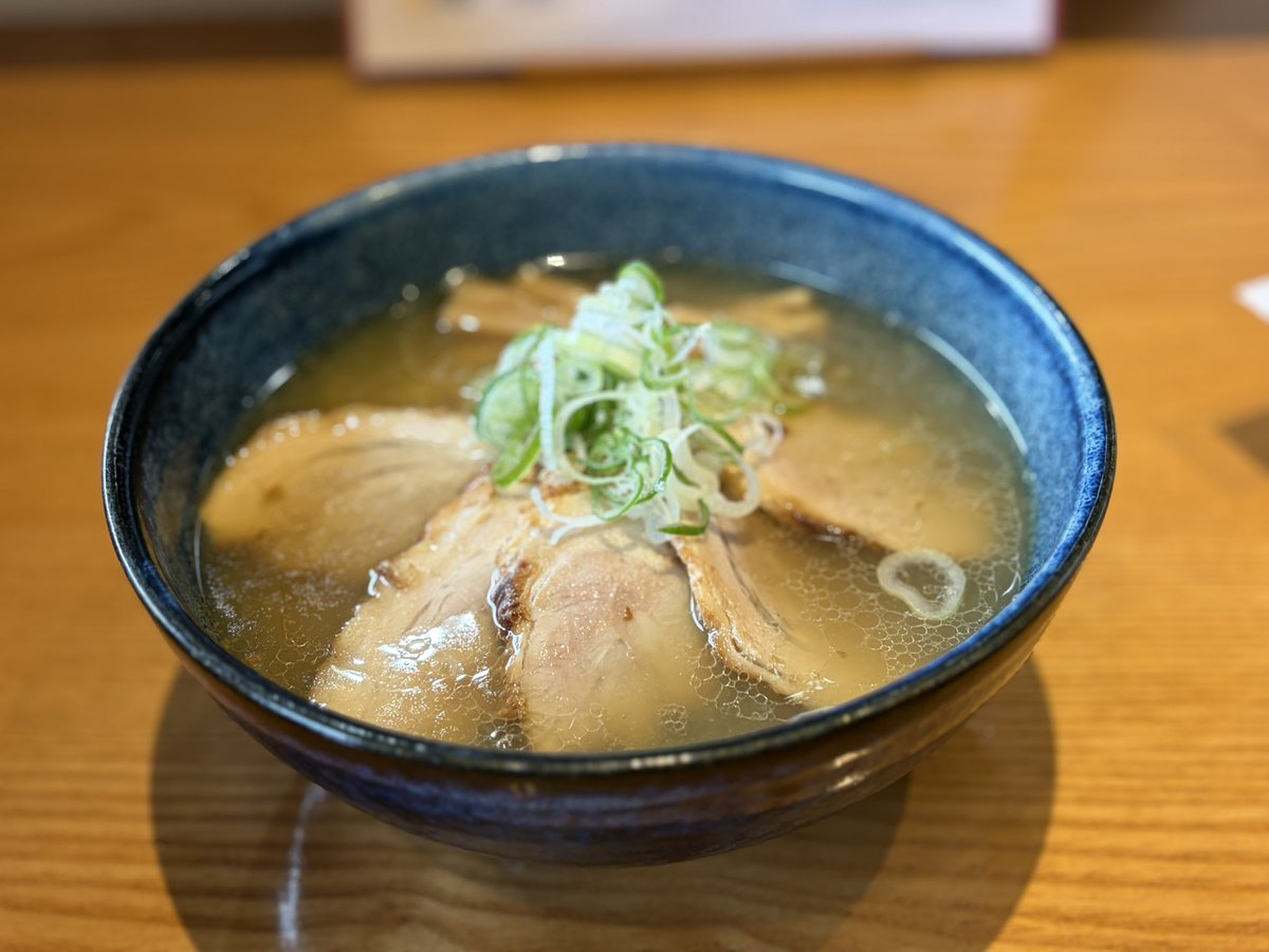 moon_size's tweet photo. ついついらーめんたべてしまった(*ﾉ>ᴗ<)ﾃﾍｯ✧
鶏の旨味たっぷりの塩らーめんが…(*//Д//)hshs♡
#らーめん天葵 https://t.co/jc0l6BiN4S