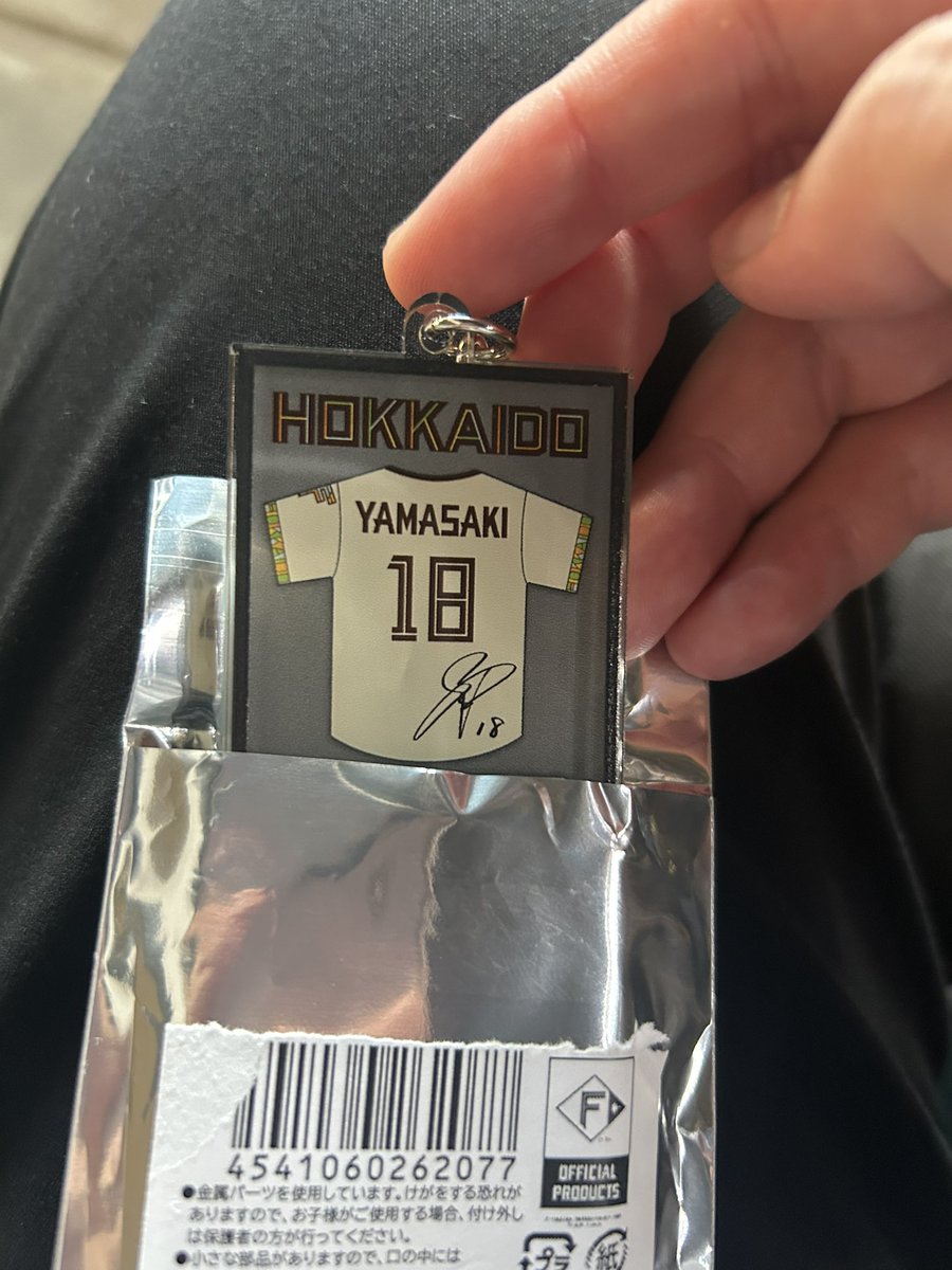 Fighters_koukan's tweet photo. ファイターズ　交換　
シークレット　WLH　レイヤーキーホルダー
【譲】18 山﨑福也

【求】12 矢澤

本日エスコンにいます。 https://t.co/QIP0VpJu3q
