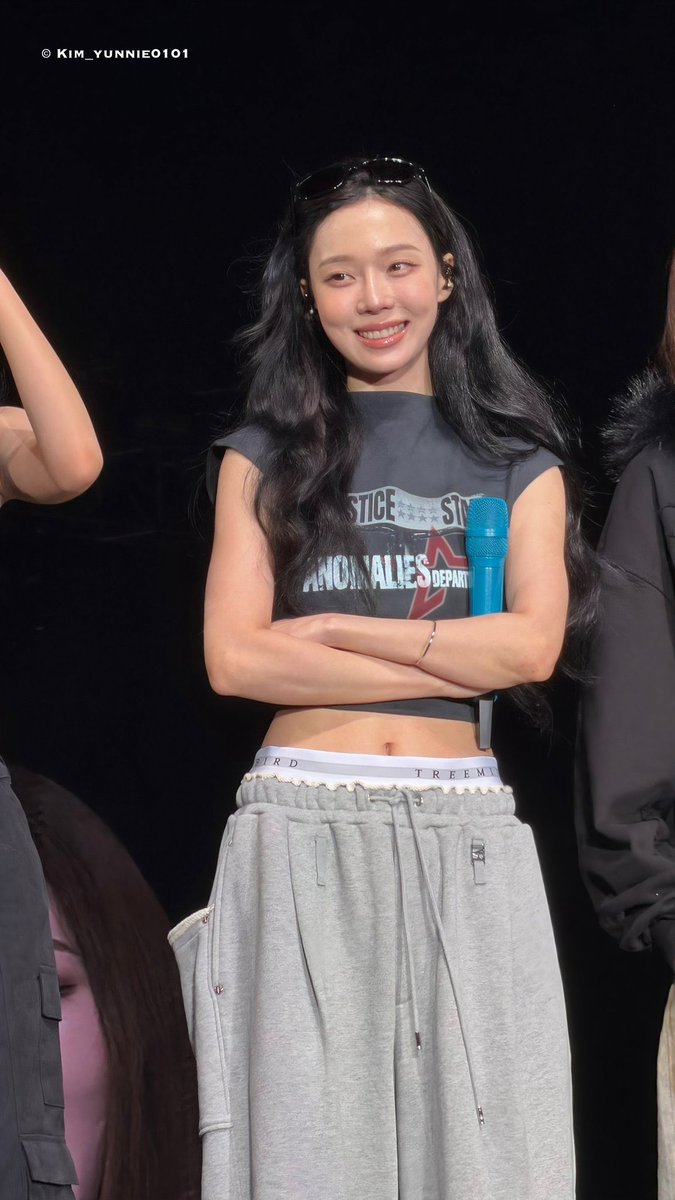 ipreferkmj's tweet photo. boxers out, wabs peeking, and those arms... i’m trying so hard to be normal https://t.co/t0jeyhWUqg