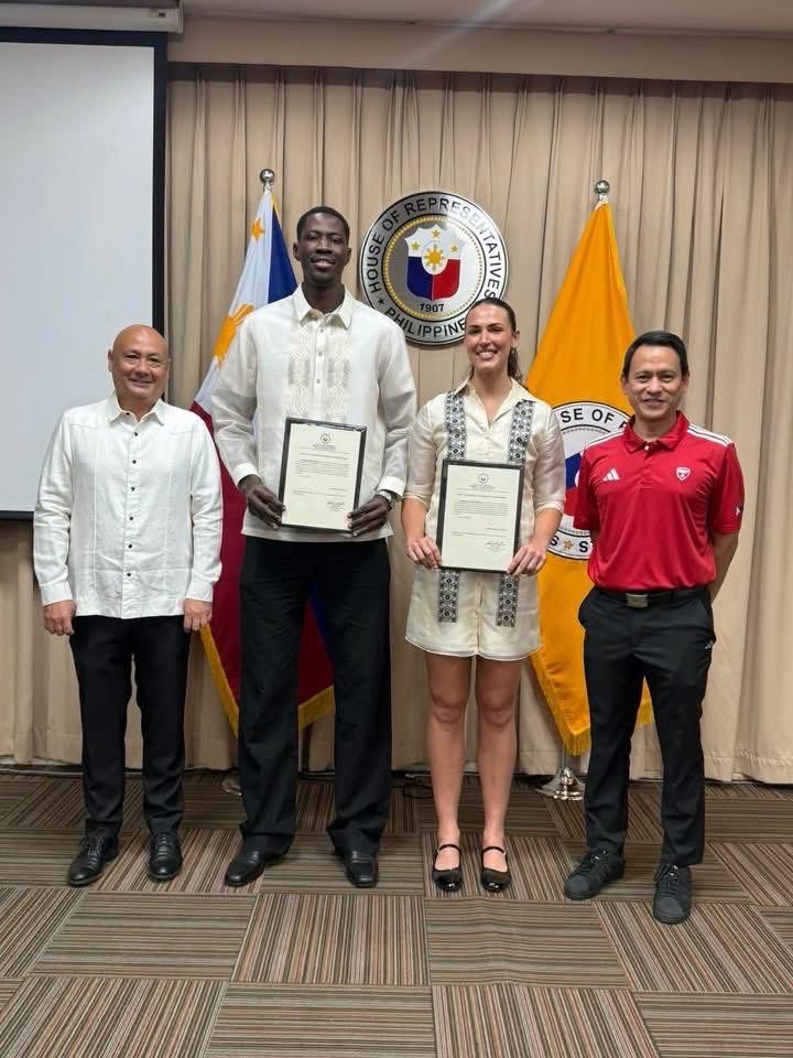 Jasongo61316633's tweet photo. Congratulations! To these two new naturalized Filipino citizens now having their Philippine passports. Ready to represent the country for international tournaments 👏🏻👏🏻👏🏻❤️🇵🇭 https://t.co/gmI55svshZ