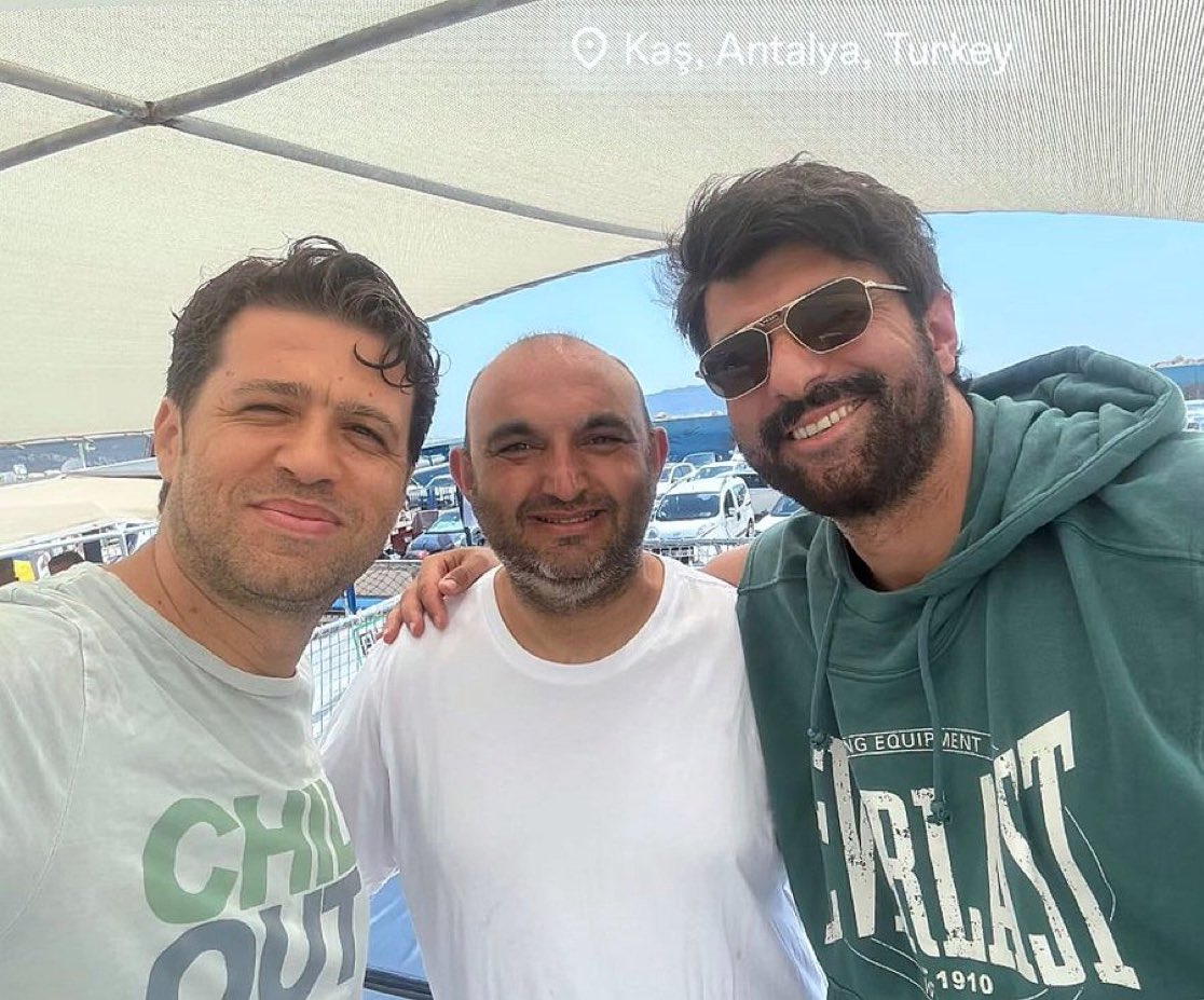 Fairyfaraah's tweet photo. Look at that smile! 😍 Engin Akyürek out in Kaş enjoying some well deserved relaxation and diving time.He genuinely looks so happy and refreshed! 🌊💙 
#EnginAkyürek https://t.co/UghIVEljUr