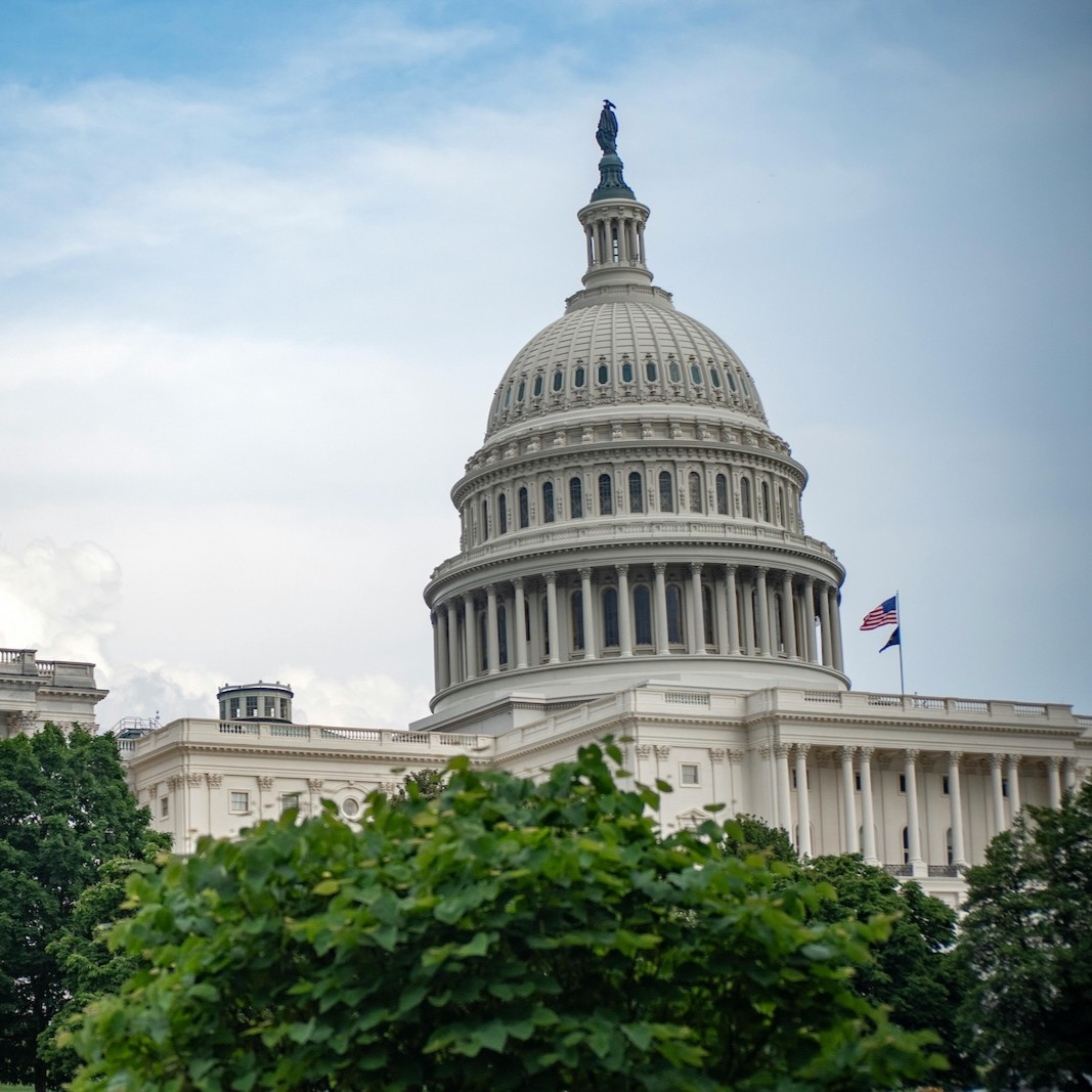 CoinMarketCap's tweet photo. LATEST: ⚡️ SEC Commissioner Hester Peirce says she expects the CLARITY Act to pass this summer. https://t.co/SF8dwS4zmT