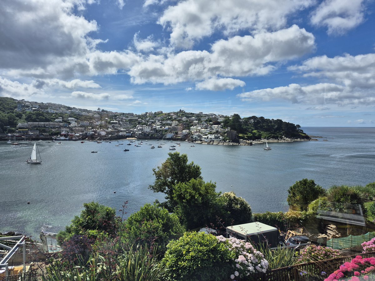 QuayArtPadstow's tweet photo. Yesterday at Fowey  #AWalkAlongTheRiver #SunshineAndClouds #Fowey 
@Westcountry @WendyMounce @Cornwall_Coast
@Devon_Cornwall @iloveukcoast @Intocornwall
@ILoveCornwallUK @Cornishreview @Cornish_Review https://t.co/zO7OYBRx41